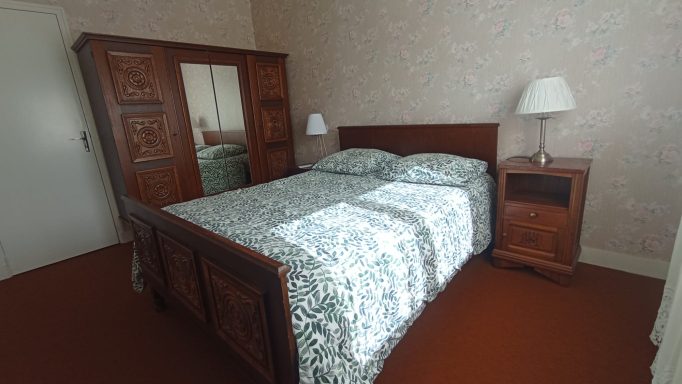 Chambre avec lit double