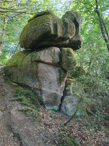 La fameuse pierre branlante